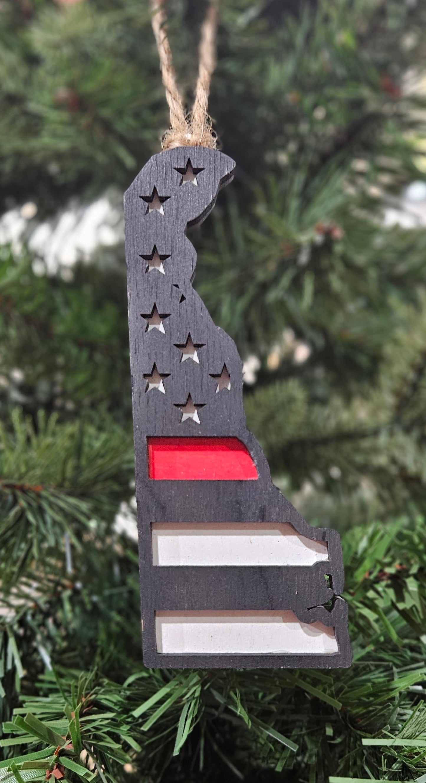 Delaware Thin Red Line ornament